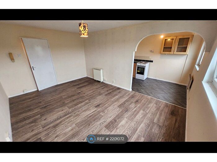 2 Bedroom Flat To Rent In Camberley, West Bromwich, B71