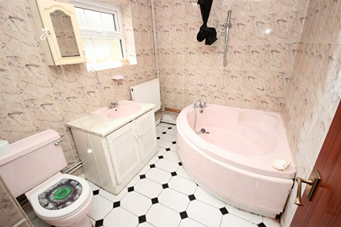 3 Bedroom End Of Terrace House For Sale In Green Lane, Halesowen, West Midlands, B62