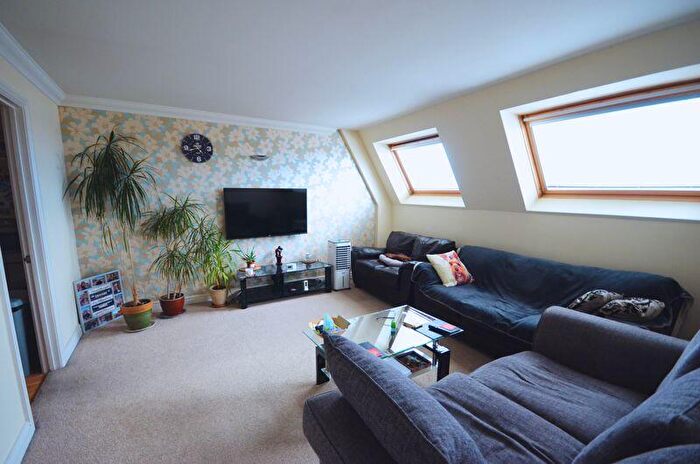 1 Bedroom Flat For Sale In Holdenhurst Road, Bournemouth, BH8