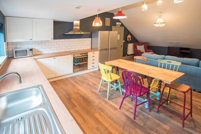 1 Bedroom Flat To Rent In Shire Oak Road, Headingley, Leeds, LS6