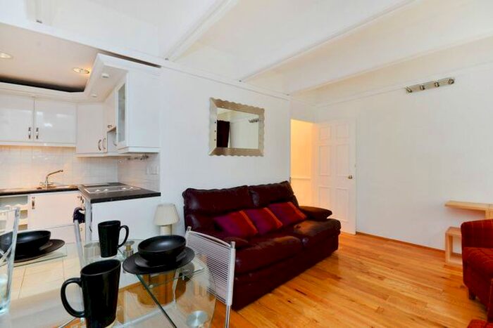 1 Bedroom Flat To Rent In Cambridge Street, Pimlico, London, SW1V