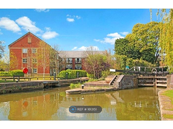 2 Bedroom Flat To Rent In Robertson Road, Berkhamsted, HP4