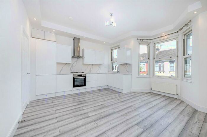2 Bedroom Apartment To Rent In Huddlestone Road, London, NW2