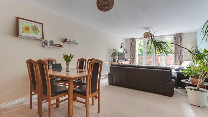 2 Bedroom Flat For Sale In Highbridge Street, Waltham Abbey, EN9