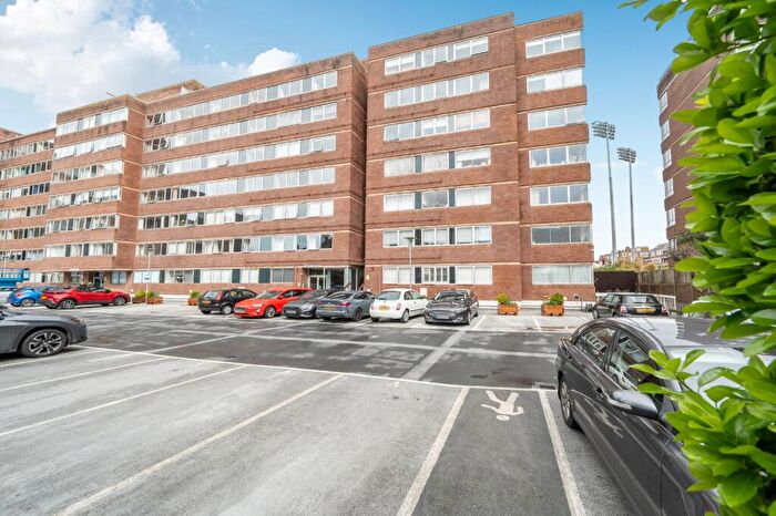 3 Bedroom Flat To Rent In Eaton Road, Hove, East Sussex, BN3