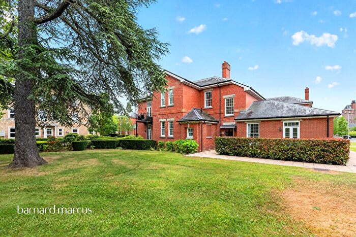2 Bedroom Apartment For Sale In Sherwood Way, Epsom, KT19