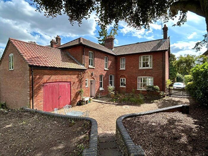 4 Bedroom Detached House For Sale In Norwich Road, Fakenham, NR21