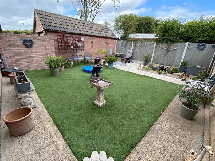 3 Bedroom Detached Bungalow For Sale In Welfare Avenue, Conisbrough, DN12