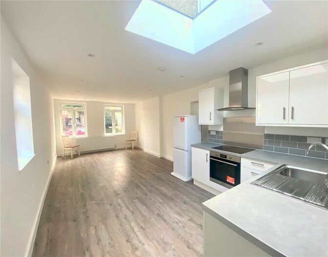 Studio To Rent In St. Stephens Road, Hounslow, TW3