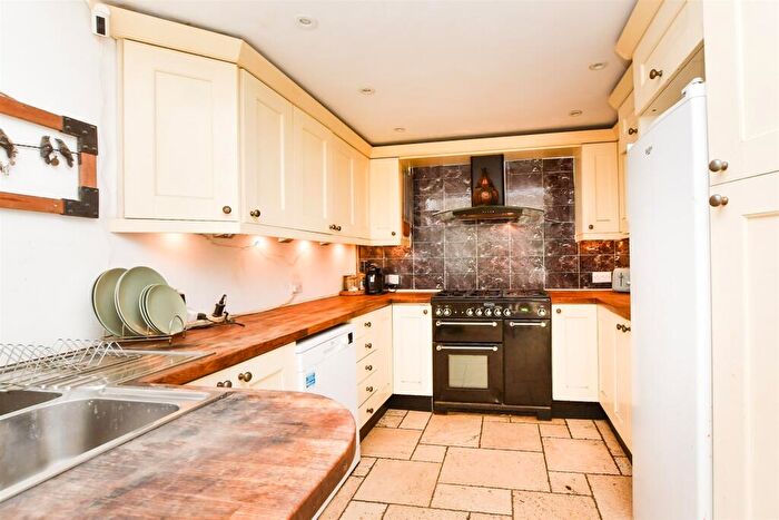 3 Bedroom Semi-Detached House For Sale In High Street, Dormansland, Lingfield, Surrey, RH7