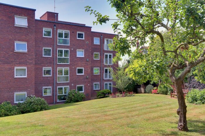 1 Bedroom Flat To Rent In , Dean Court Queens Road, Kingston Upon Thames, KT2