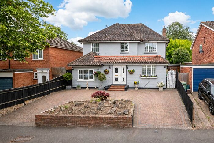 3 Bedroom Detached House For Sale In Sutton, Surrey, SM2