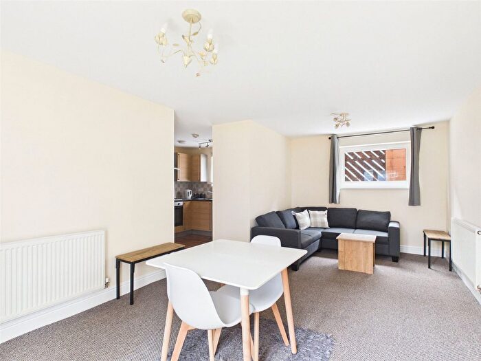 2 Bedroom Flat For Sale In The Stockyards, Gloucester, Gloucestershire, GL1