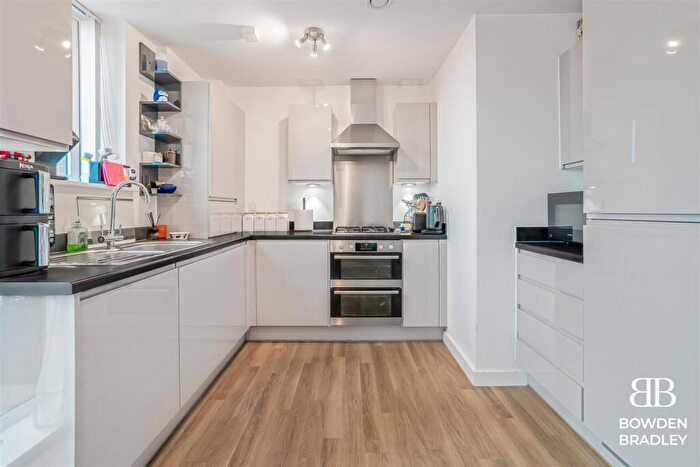 1 Bedroom Apartment For Sale In Marine Crescent, Hainault, IG6