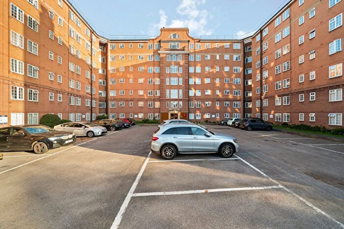 2 Bedroom Flat For Sale In Goldhawk Road, Stamford Brook, Hammersmith, W6