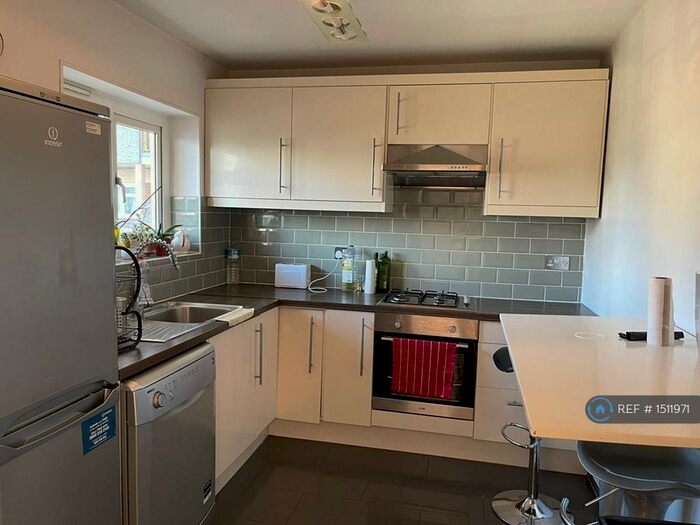 2 Bedroom Flat To Rent In Windsor House, London, E2