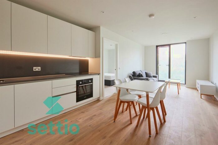 2 Bedroom Apartment To Rent In The Gate, Meadowside, M4