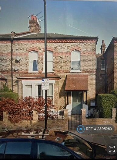 2 Bedroom Flat To Rent In Finsbury Park Road, London, N4