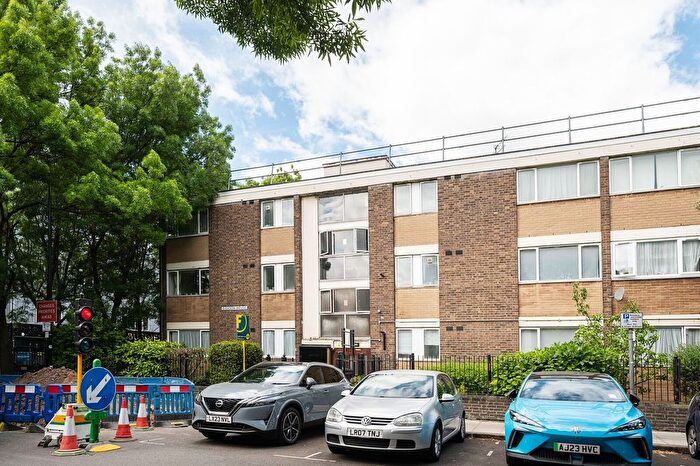 2 Bedroom Flat For Sale In Philpot Street, Tower Hamlets, London, E1