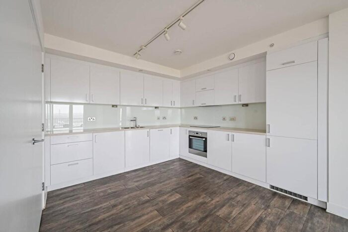 3 Bedroom Flat To Rent In Millet Place, Royal Docks, London, E16