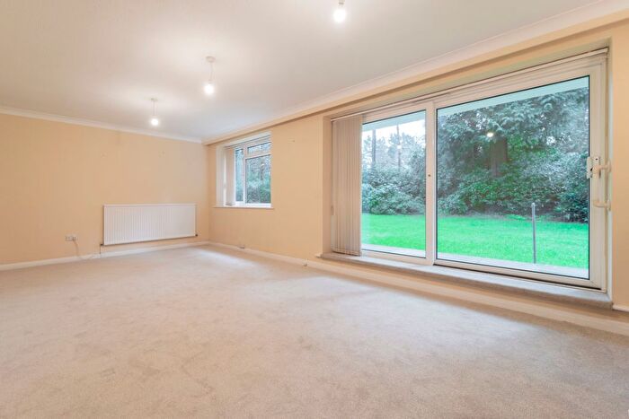3 Bedroom Flat For Sale In Ref: Re - Western Parade, Poole, BH13