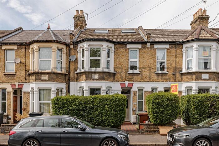 3 Bedroom Flat To Rent In Twickenham Road, Leytonstone, E11