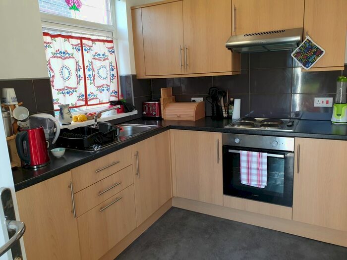 3 Bedroom Semi-Detached House To Rent In Beck Road, Sheffield, S5