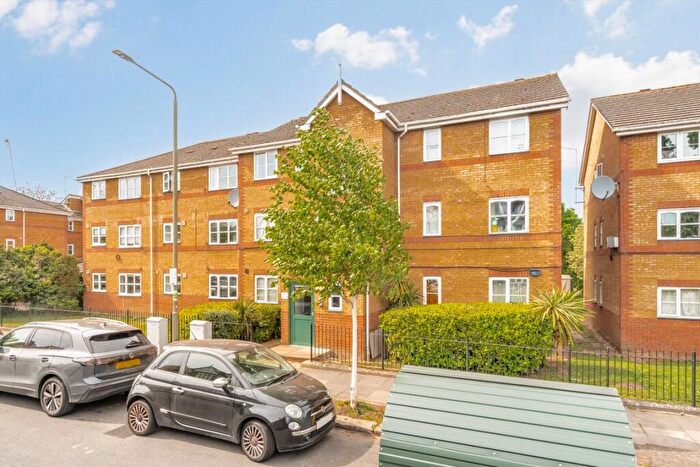 1 Bedroom Flat For Sale In Somerton Road, Cricklewood, NW2