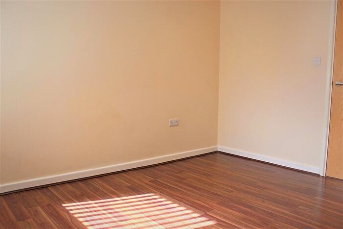 1 Bedroom Flat To Rent In Mayberry Place, Rumbow, Halesowen, West Midlands, B63