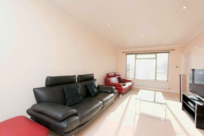 3 Bedroom Semi-Detached House To Rent In Bazalgette Gardens, New Malden, KT3