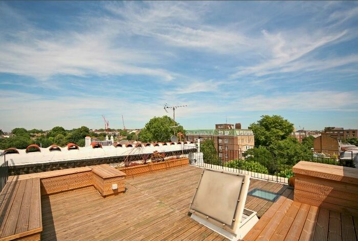 2 Bedroom Flat To Rent In Cromwell Crescent, London, SW5