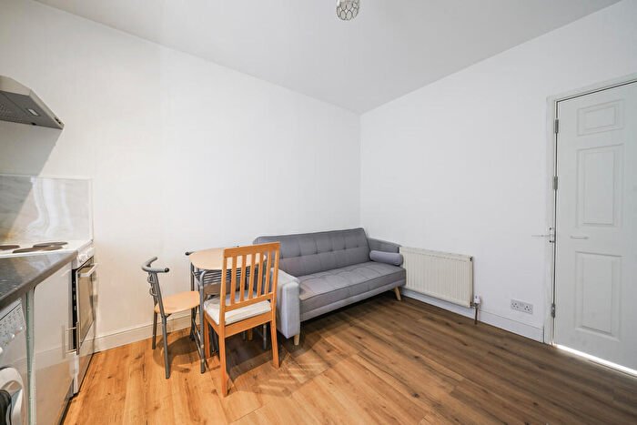 1 Bedroom Apartment To Rent In Annesley Avenue, London, NW9