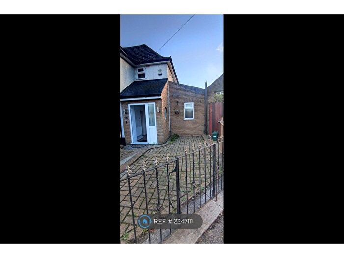 3 Bedroom End Of Terrace House To Rent In The Circle, Tilbury Essex, RM18