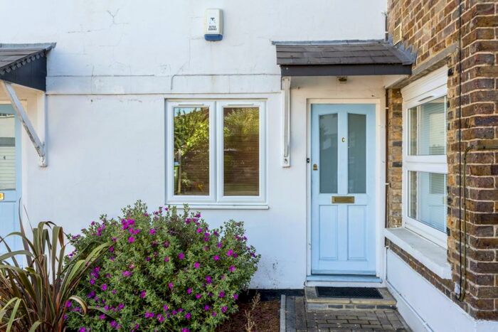 1 Bedroom Flat To Rent In Princes Road Weybridge, KT13