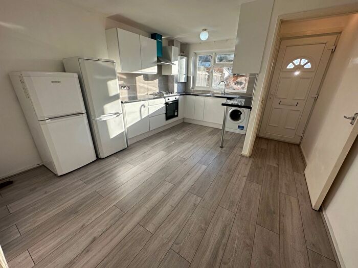 4 Bedroom Town House To Rent In London, N8