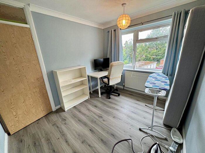 2 Bedroom Flat To Rent In Beeches Court, Bromley, BR1