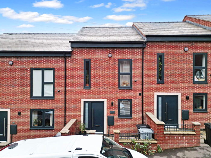 3 Bedroom Town House For Sale In Windmill Street, Macclesfield, SK11