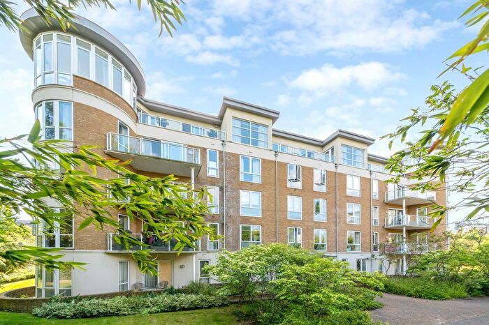 2 Bedroom Flat To Rent In Terrano House, Melliss Avenue, TW9