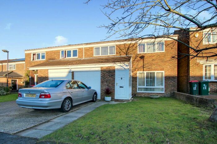 4 Bedroom Semi-Detached House To Rent In Bedale Close, Crawley, RH11