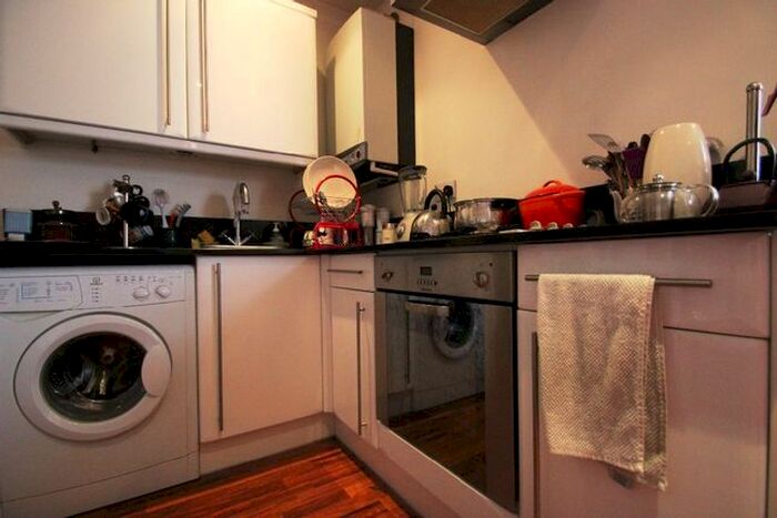 Studio To Rent In Balham High Road, London, SW17
