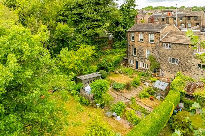 3 Bedroom End Of Terrace House For Sale In Penistone Road, Shelley, Huddersfield, HD8