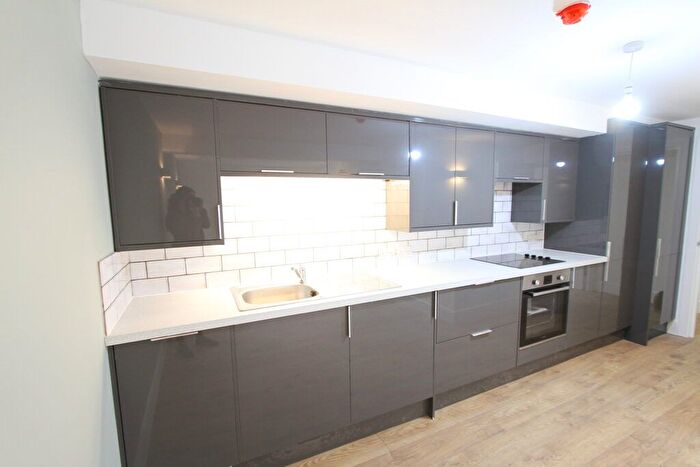 1 Bedroom Flat To Rent In Broad Street, Banbury, Oxon, OX16