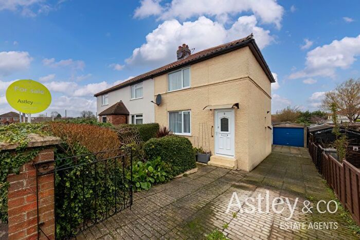 3 Bedroom Semi Detached House For Sale In Neville Road, Sprowston, Norwich, NR7
