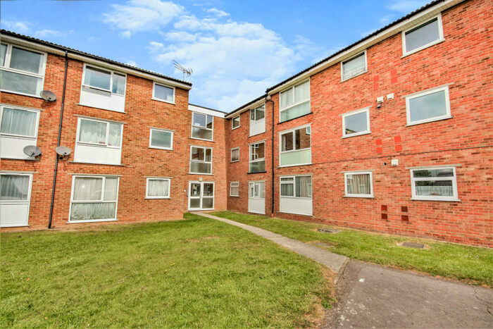 2 Bedroom Apartment To Rent In Crocus Way, Springfield, CM1