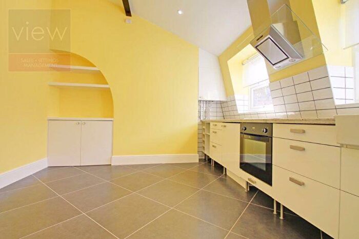 2 Bedroom Apartment To Rent In Lewisham Way, SE14