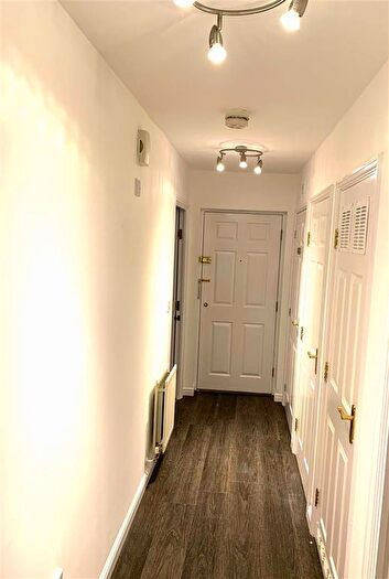 2 Bedroom Flat For Sale In Collingtree Court, Solihull, B92