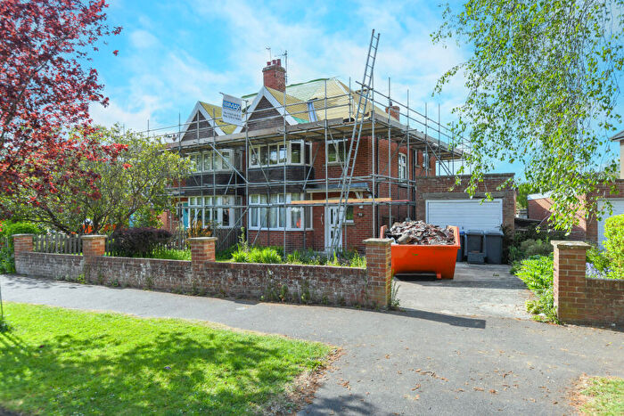 3 Bedroom Semi Detached House For Sale In Clarendon Avenue, Trowbridge, BA14