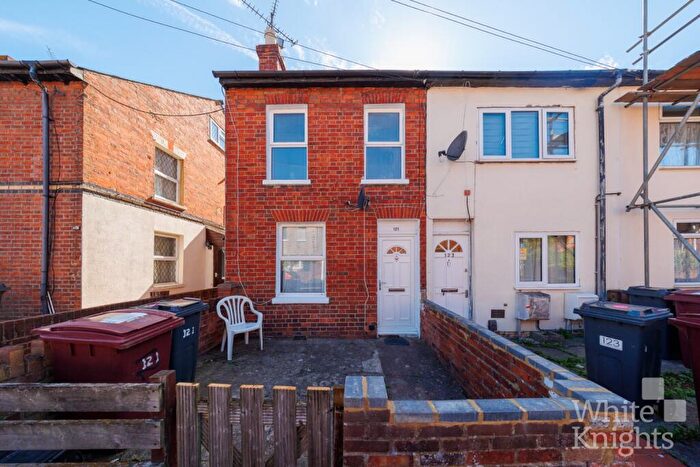 3 Bedroom End Of Terrace House For Sale In Cumberland Road, Reading, Berkshire, RG1