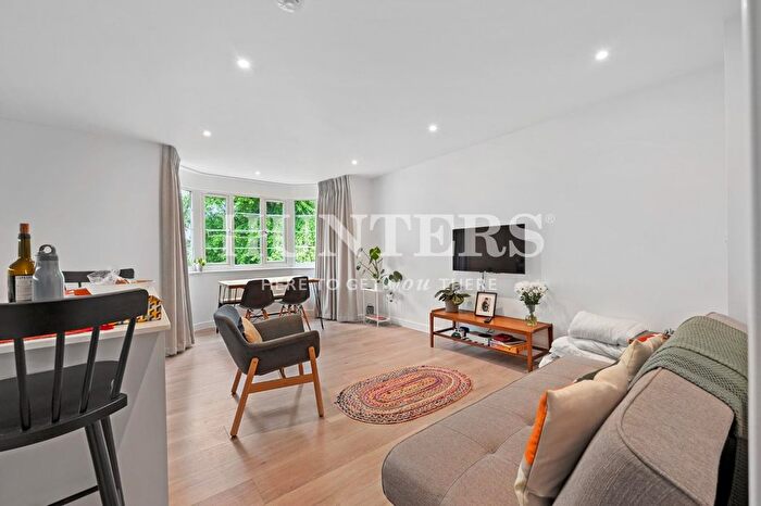 2 Bedroom Flat To Rent In Crouch End Hill, London, N8