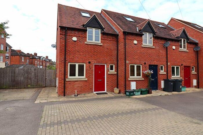 3 Bedroom Semi-Detached House To Rent In Hillfield Court Road, Gloucester, GL1